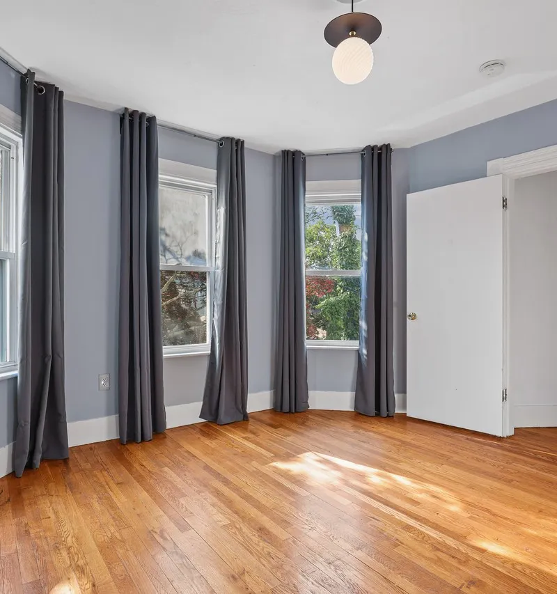 Private room in Oak Square