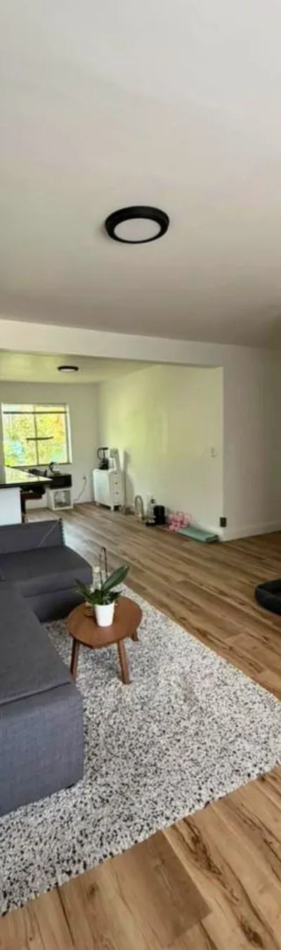 Spacious bright apartment 5 mins from Design District, Midtown, Wynwood - Amazing location for a fraction of the price!