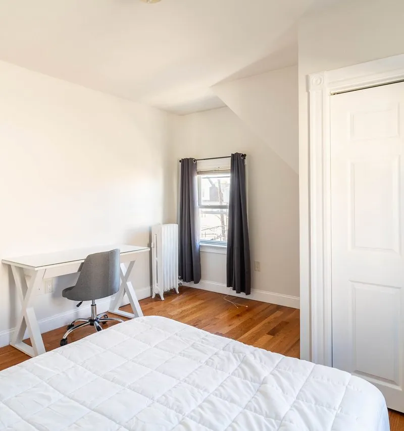 Private room in Oak Square