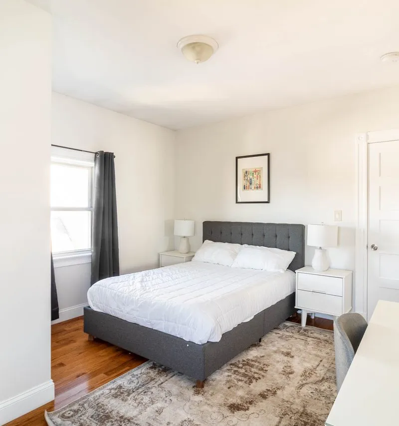 Private room in Oak Square