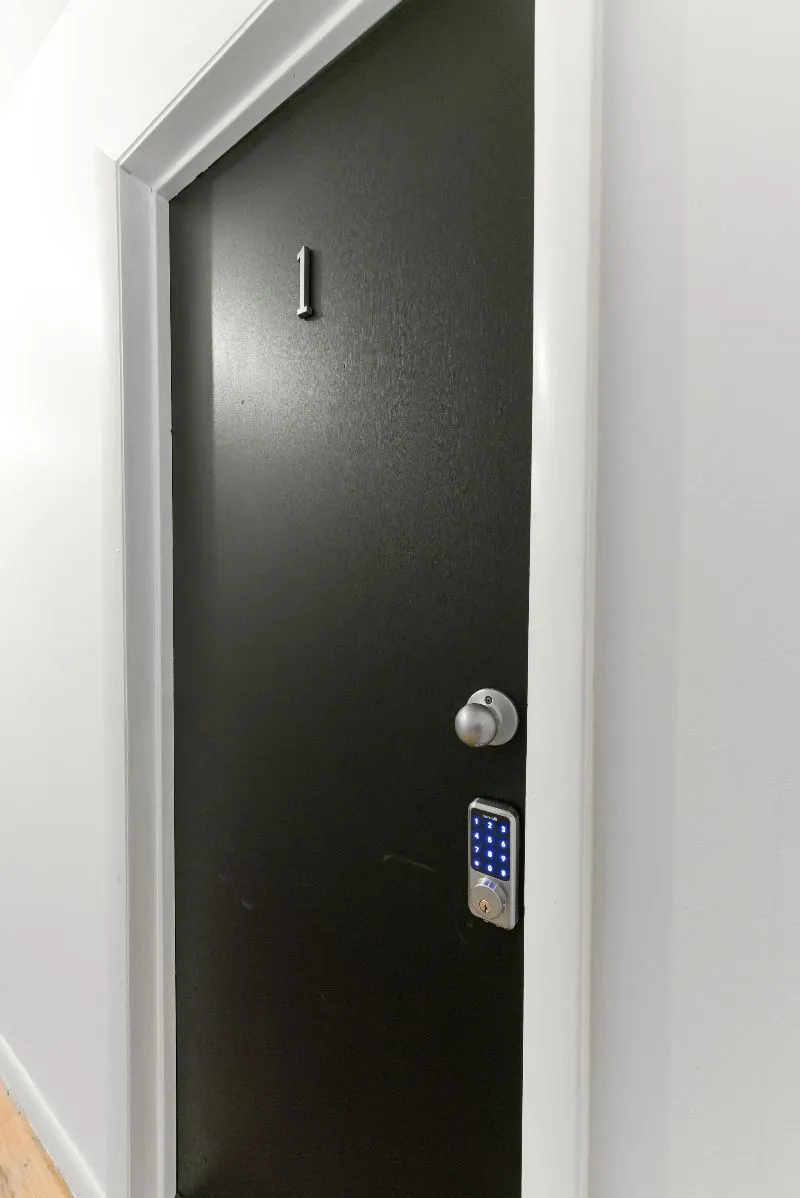 Beautiful clean room conviently located near ... - Bedroom 1