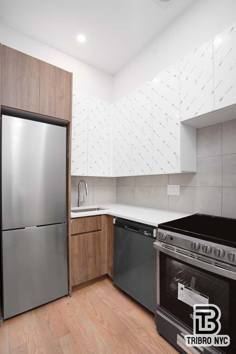 Enjoy life in a spacious room available in Brooklyn!