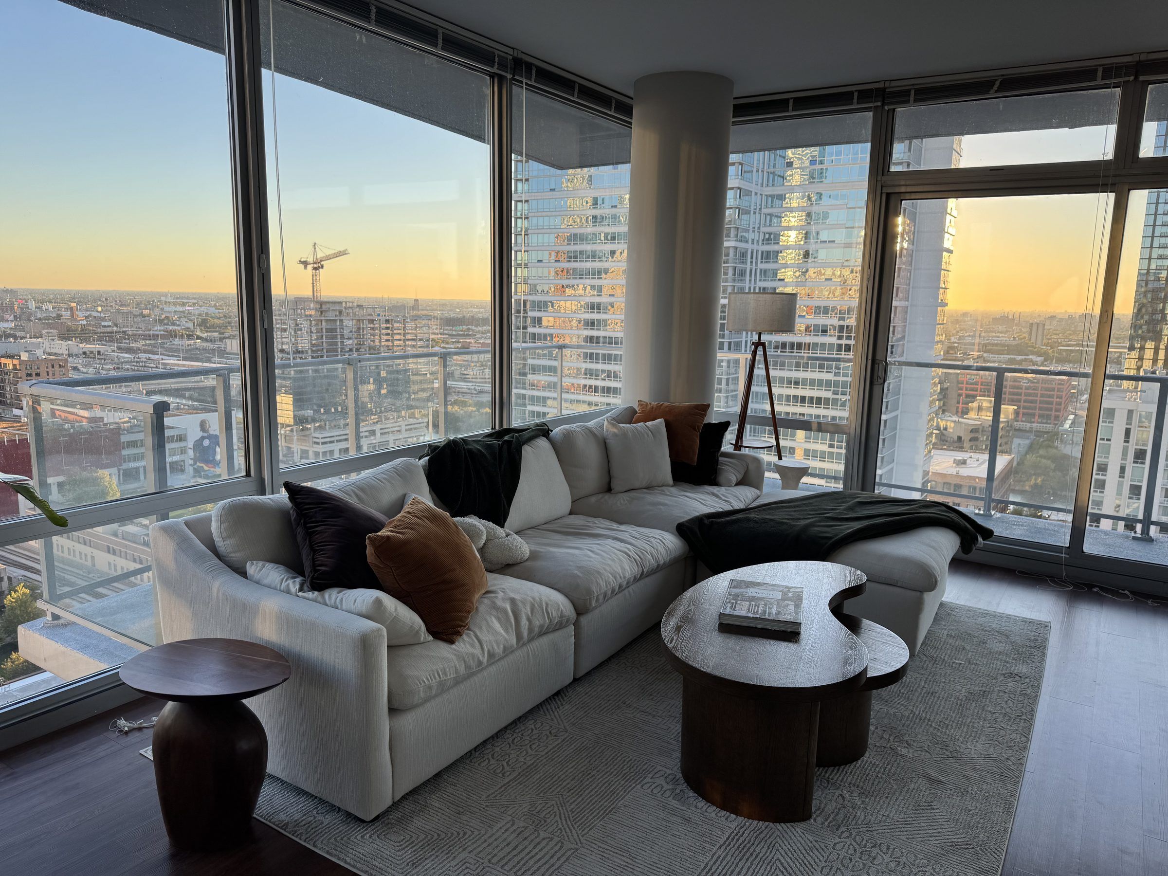 Spacious 2BR/2BA South Loop Apartment with Views