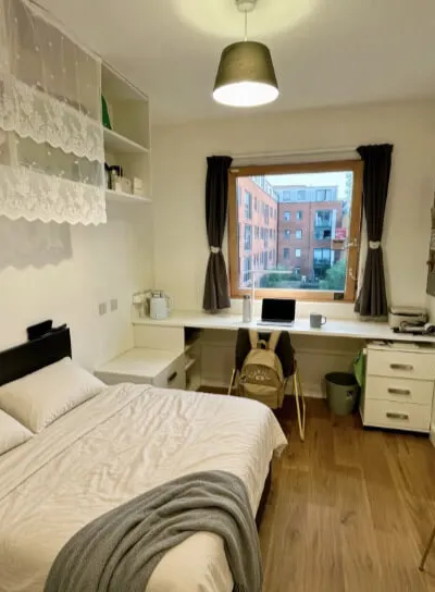Modern En-Suite Room at Piccadilly Court | 2 Mins to Tube | All Bills Included