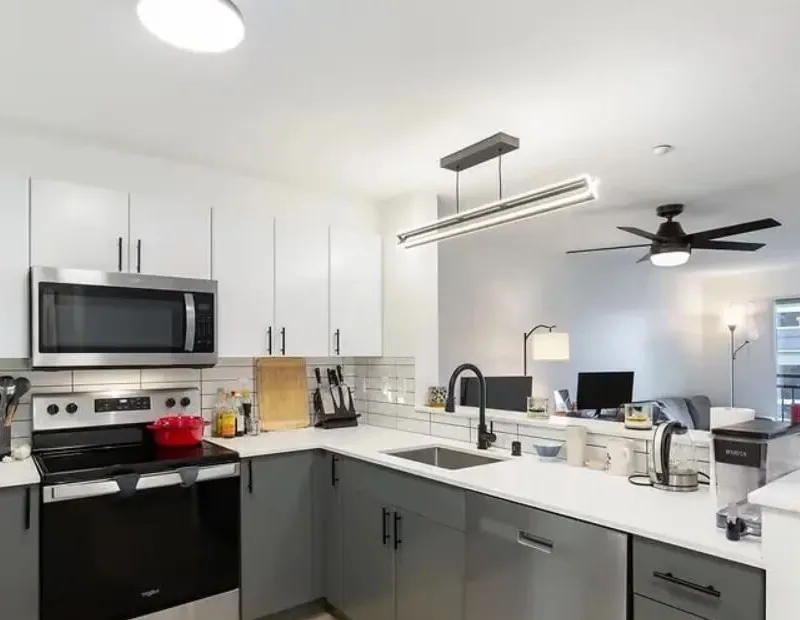Yugo Lothlorien Near UW | Spacious 1B1B | Furnished + Balcony