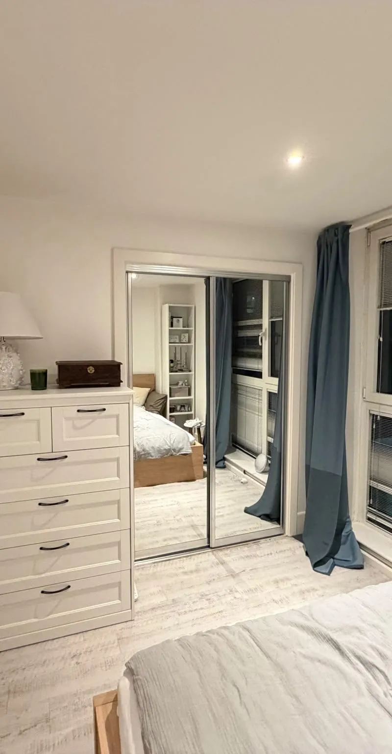 Furnished en-suite in river view apartment