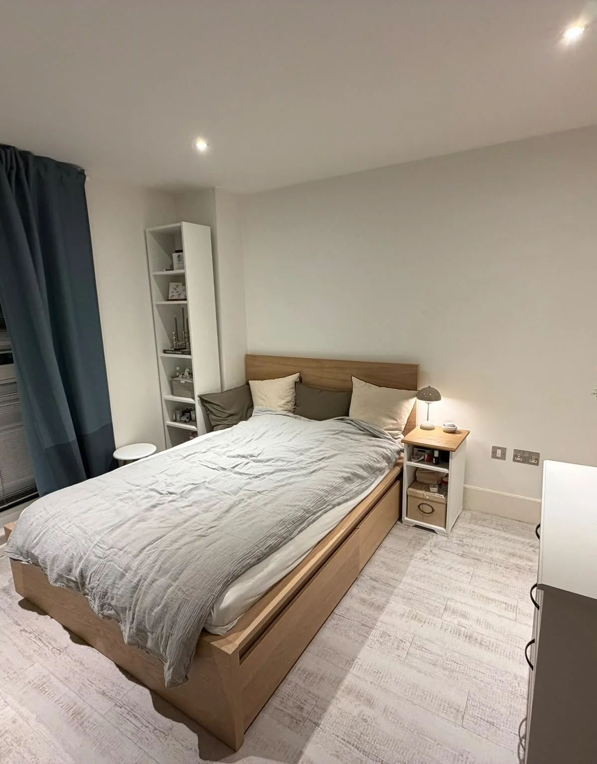 Furnished en-suite in river view apartment
